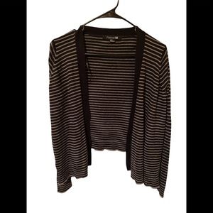 Forever 21 size medium cardigan in a good condition.